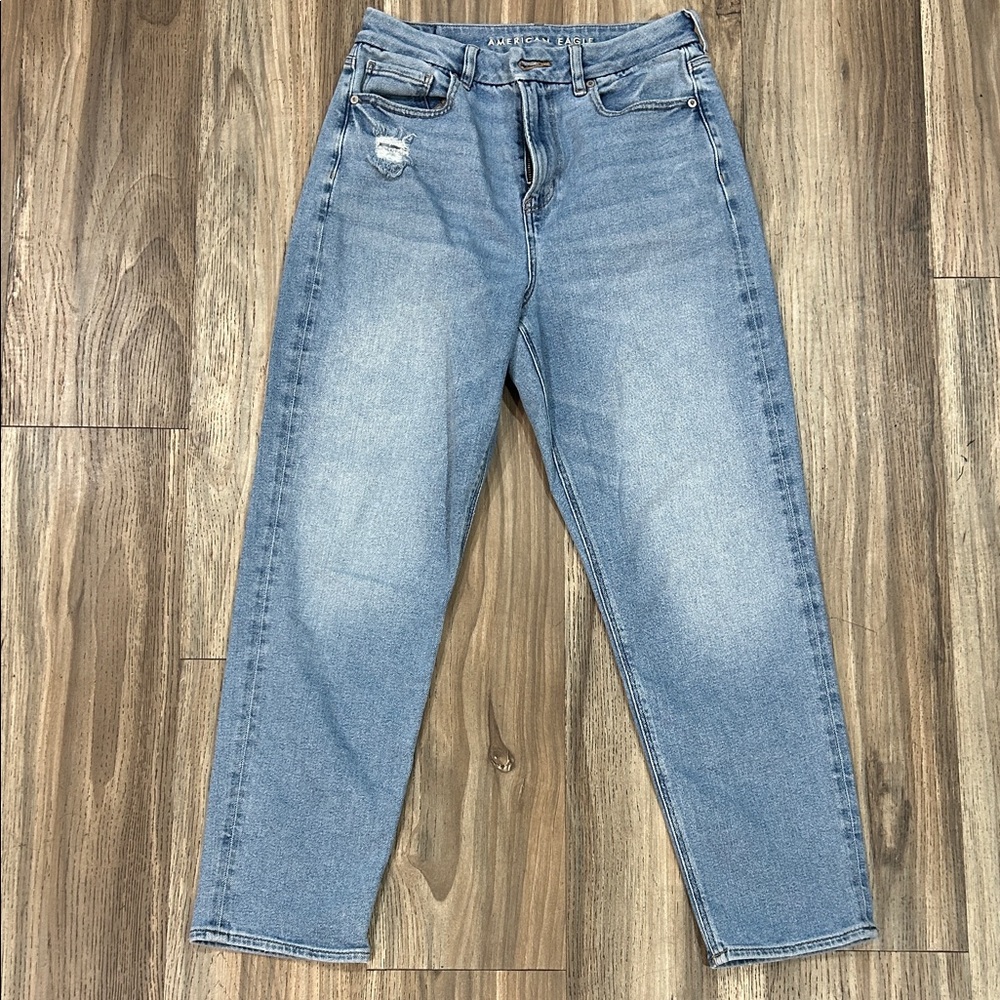American Eagle Outfitters Light Wash Boyfriend Jeans